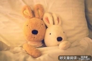 闺女在我怀中睡着了