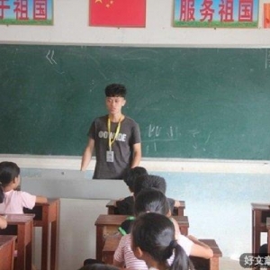 “夏乡萤火”实践队开展第二课堂
