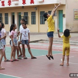 夏乡萤火实践队的体育微课堂正式开课