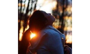 面对困难，倔强抬头