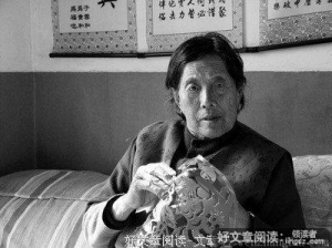 母亲的泪水，社会的深思
