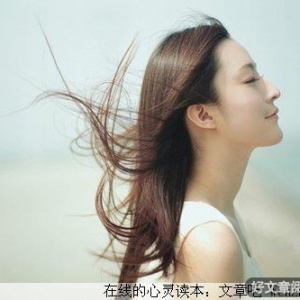 面对那些伤害你的人，请记得微笑！