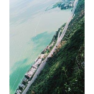 所爱隔山海，山海皆可平