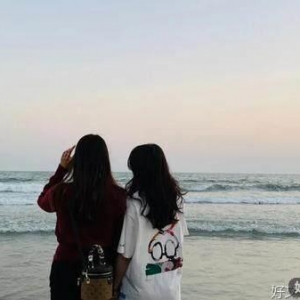 闲坐黄昏翻旧书