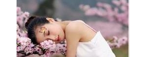 把花比做女子的句子,女人一生都是花比成花的名言？