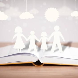 命运相遇，祖孙情深：92岁拾荒老人独自抚养弃婴13年的感人故事