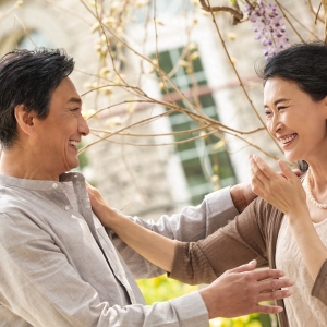 初恋重逢，61岁寻找爱的勇气！这对夫妻的感人故事让人泪流满面