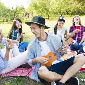 友情的力量：他们在困难时刻互相扶持，成为了彼此最坚实的后盾