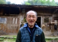 父爱如山，甜甜守护：遗弃与重生的感人故事