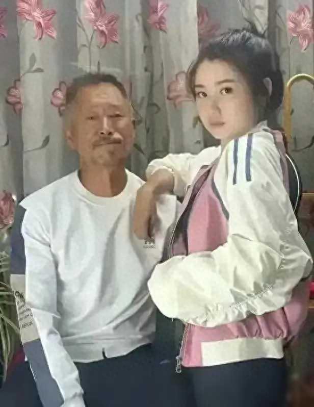 老夫少妻：60岁老汉迎娶19岁越南新娘，他们的爱情故事令人惊