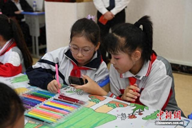 中越少年儿童共享科技乐趣 传递友谊