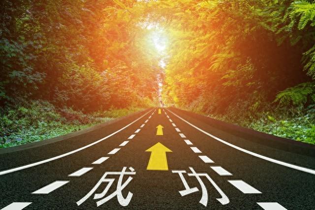 励志小故事，00后女孩中考失利后成世界冠军！