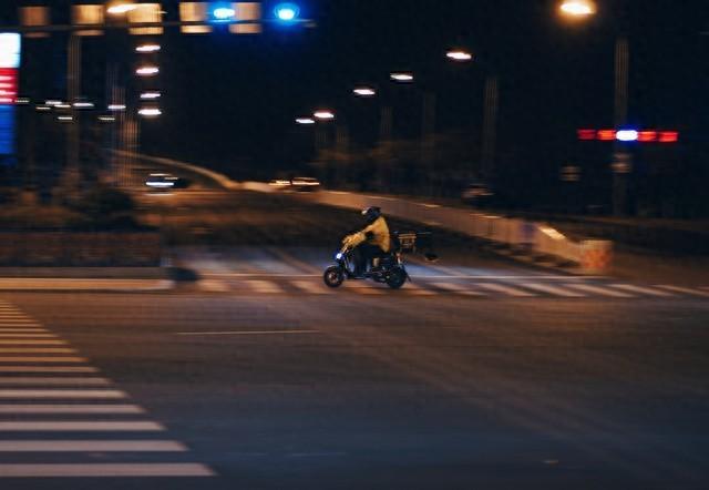 上海外卖小哥五年存款112万，平凡的励志故事激励着无数追梦人