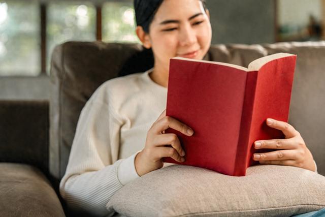 半盏清茶喝出的人生哲理：人到中年，有一个真正置顶的活法