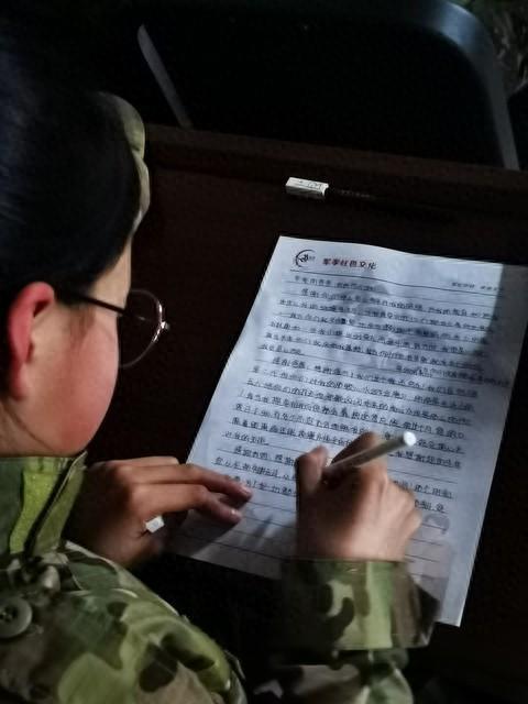 朴实无华感动人心：张晓磊两篇文章火遍全网，传递真实生活的力量