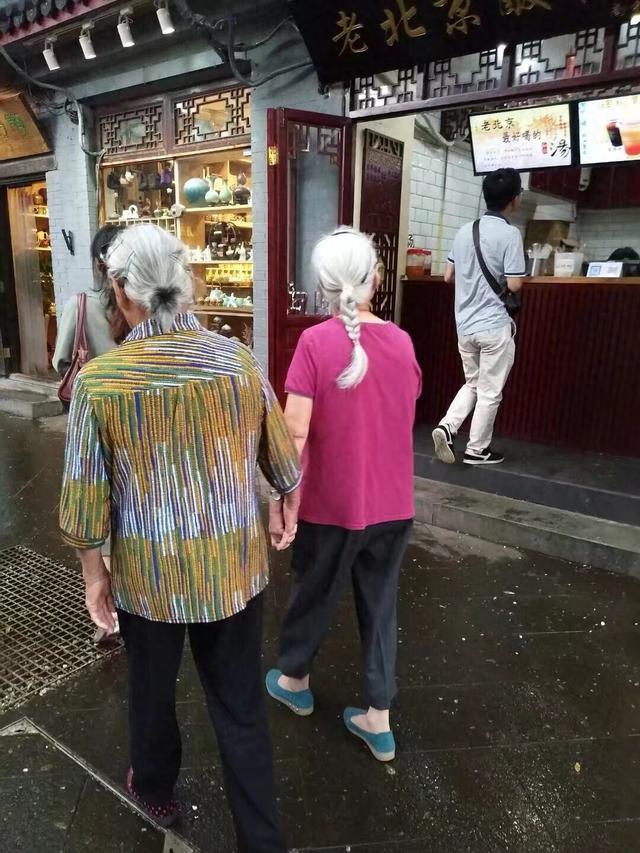 散文随笔：老闺蜜一起走