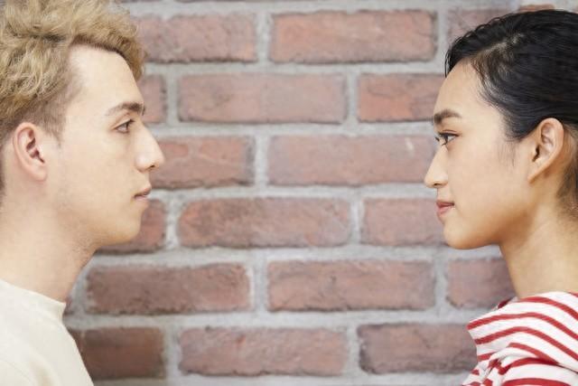 异性之间哪有纯友谊？复旦教授一语道破:不懂避嫌，伤人又伤己