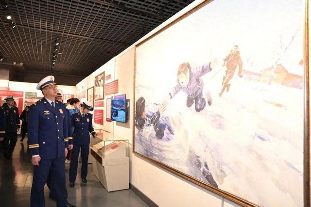 抚顺00后小伙冰河救人牺牲，事迹展感动无数人，父母：很多事首次知道，感觉愧对孩子