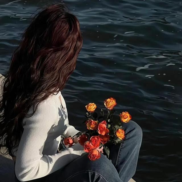 双眼泛红的伤感情感文案