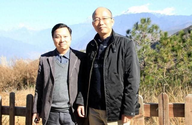 书评丨远望是乡愁，回望见乾坤 读朱真伟散文集《远望·回望》有感