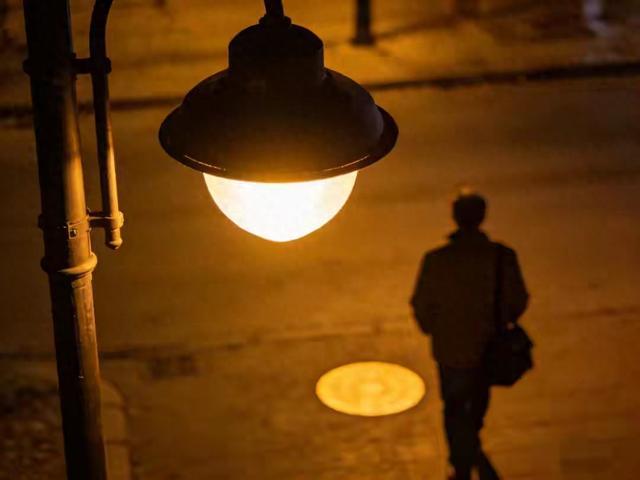 以为蒙上了眼睛，就能逃开世界——那些关于成长与爱的哲理故事