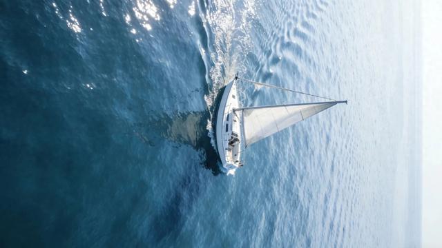 励志小故事大道理-帆船逆风而行（逆境才是成长）