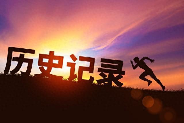 从千古到未来：解读“纵有千古，横有八荒”的深刻哲理