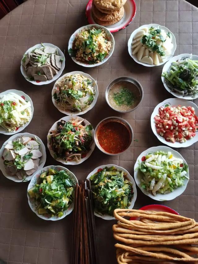 两桌年饭 一捧亲情