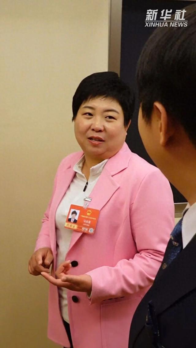 老人一天两元就能吃三餐！从护工到全国人大代表，她的故事感动无数网友