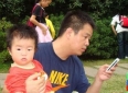 小学生写伤心日记 痛诉给妈妈惊喜时 其恍若未闻只顾玩手机