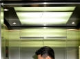 两性情感:和他在电梯里独处的23秒，我的身体先于理智投降