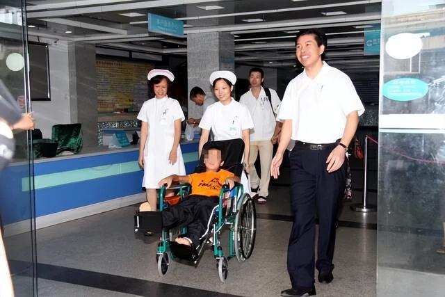 有哪些汶川地震中的感人故事