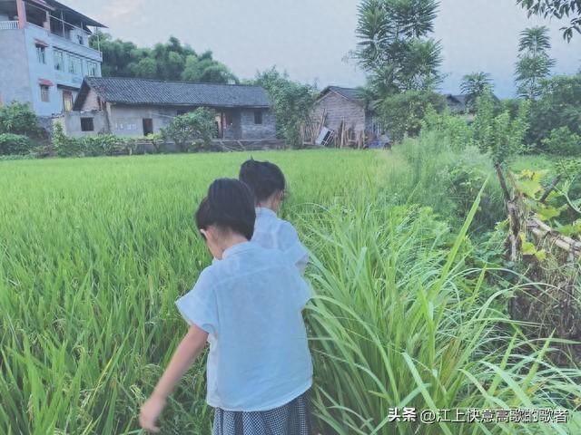 真实而令人动容的故事，27岁的王倩，每晚抱着23岁的脑瘫弟弟入睡
