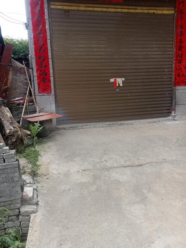 标题：寻常烟火伴养病，一份亲情渡流年