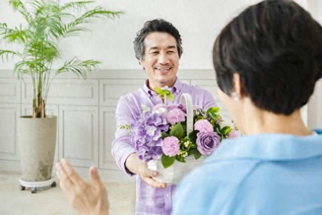 今日爆款文章：丢了底线去爱，再卑微的付出，终究留不住人心