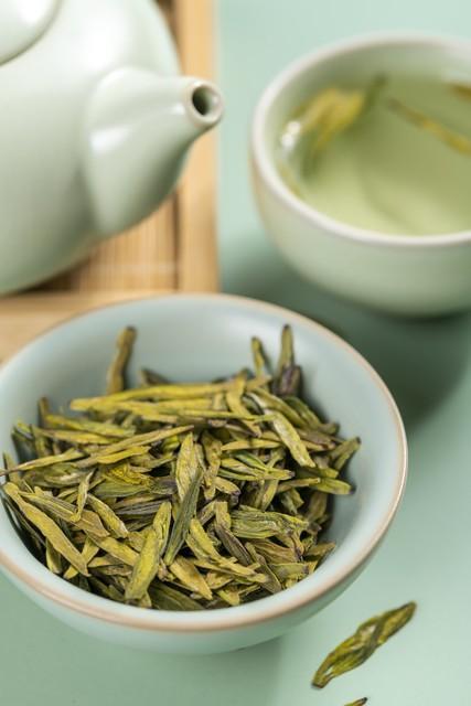 塞尔维亚人用中国茶兑烈酒？这杯“混饮”喝出铁杆友谊
