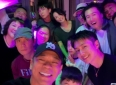 王菲现身谢霆锋演唱会？孙浩一张合影揭秘：天后为何甘愿躲在包厢后排？