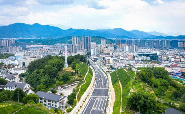 坚持做难而正确的事——浙江龙泉的山区突围故事