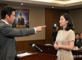 隐婚八年从未公开，直到我和影帝同框冲上热搜，豪门丈夫召开记者会：这是我妻子