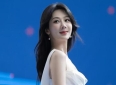 杨紫与经纪人太亲密，热搜再起，网友猜测工作之外是否有情感，实则这份信任比爱情更珍贵、且艺人与经纪人的默契难能可贵