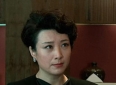 演员王静近况曝光，与朋友聚餐打掼蛋，黑衣配大红鞋风姿绰约