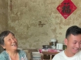怀远推着满满一车礼物去看姑姑，一见面就笑，这亲情看哭了全网