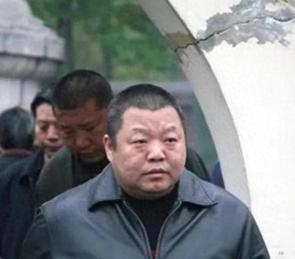 唱红《朋友》毁于“朋友”：54岁悲情落幕，江湖义气成催命符