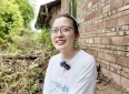 感人事迹:床头放菜刀女孩考上一本，只因8年前的一句“跟我回家”让她走出黑暗重获新生，如今用598分成绩报答养母