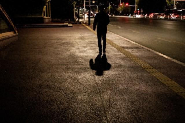 现实散文：没钱时，别试探人性，友情、亲情、爱情，一验一个准