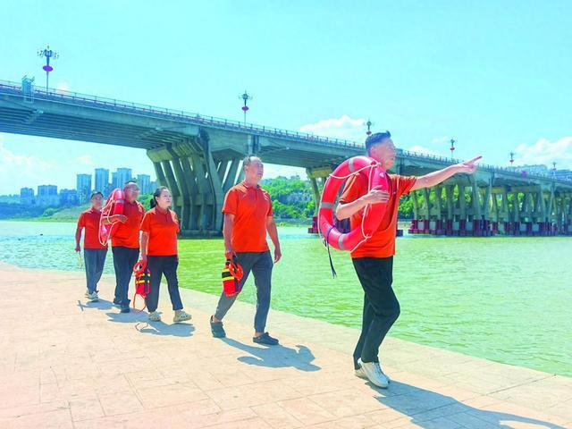 10年，他们在汉江挽救136条生命——记“三秦楷模”安康市汉滨区汉江志愿者救生联合会