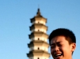 一个让人无比心酸又无比敬佩的故事。这位35岁的河南驻马店男子，