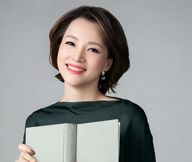 董卿：分手三年后，前任突然发来一句“在吗”，我该不该回？