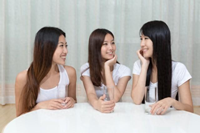 友情到了中年才明白：有些人渐渐不联系了，不是不重要了