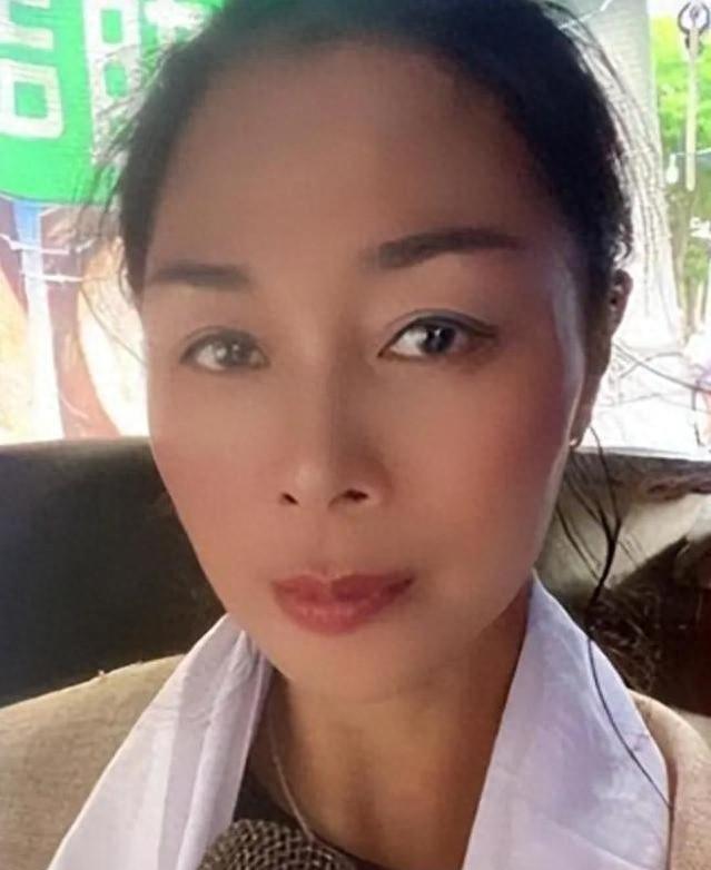 哭灵25年！成全村首富的李美珍，1场3000每天三场，给儿子买房车
